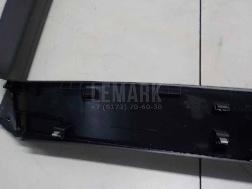 Обшивка двери багажника