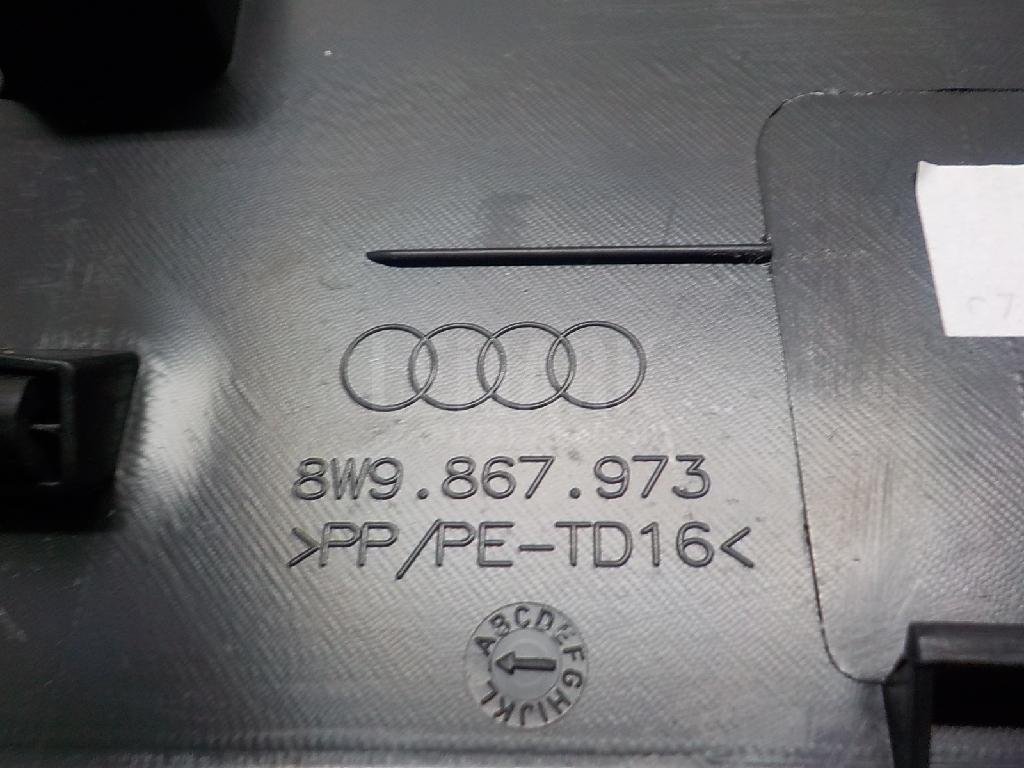 Обшивка двери багажника