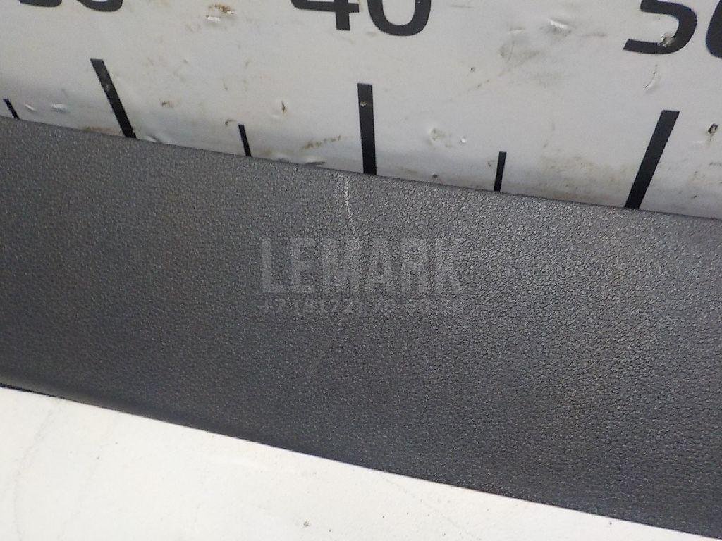 Обшивка двери багажника