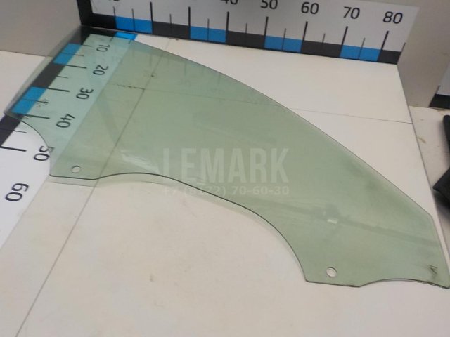 Стекло двери передней правой