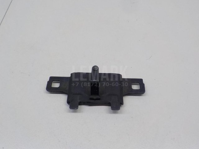 Ответная часть замка багажника