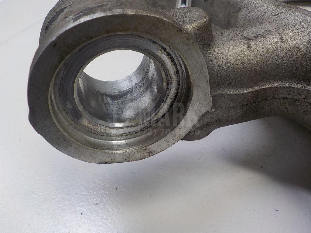 Кулак поворотный передний правый