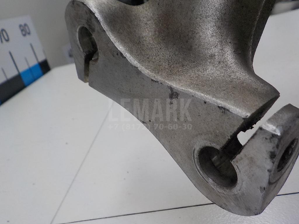 Кулак поворотный передний правый