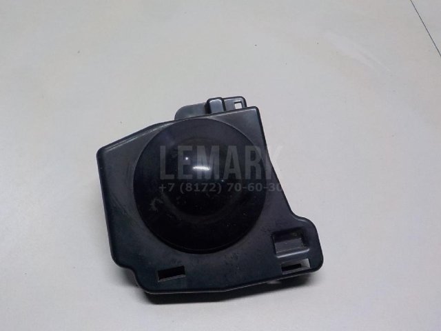 Заглушка бампера правая