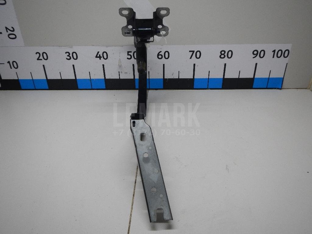 Петля крышки багажника