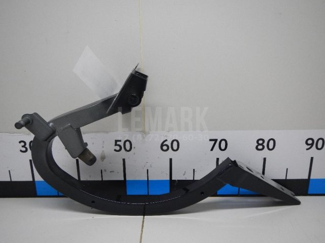 Петля крышки багажника