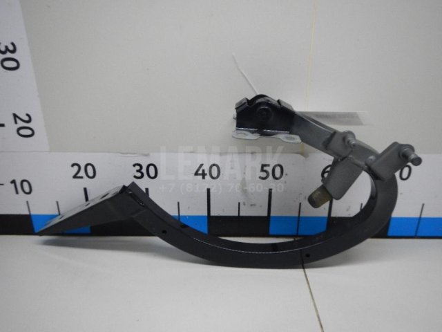 Петля крышки багажника