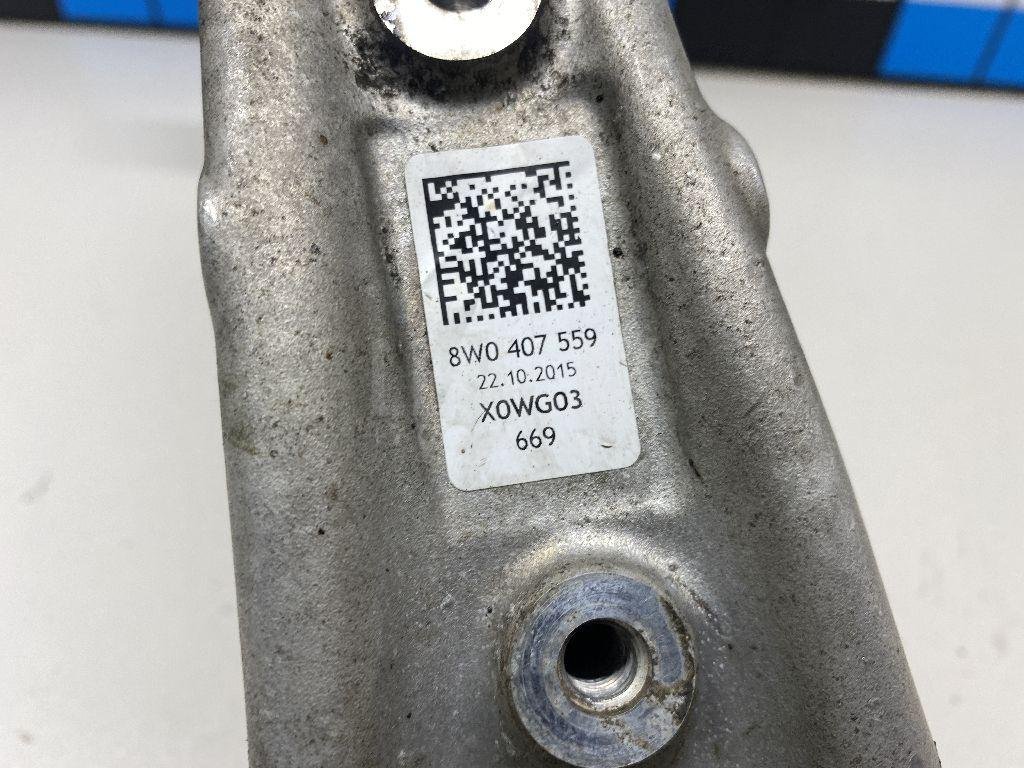 Кулак поворотный передний правый