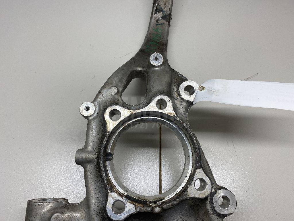 Кулак поворотный передний правый