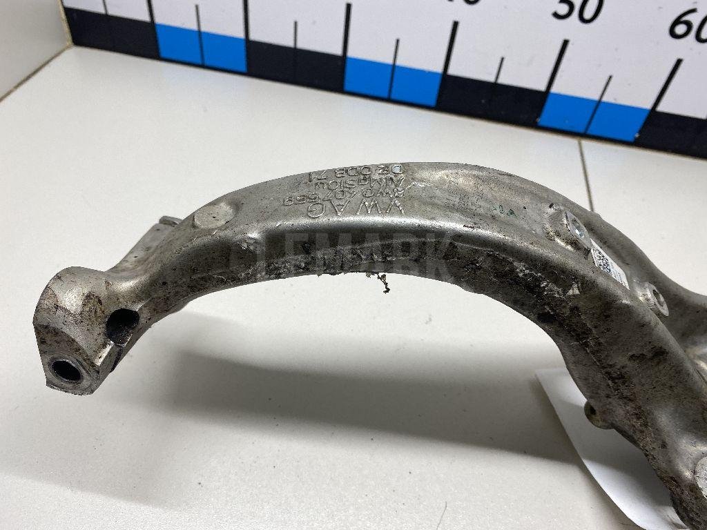 Кулак поворотный передний правый