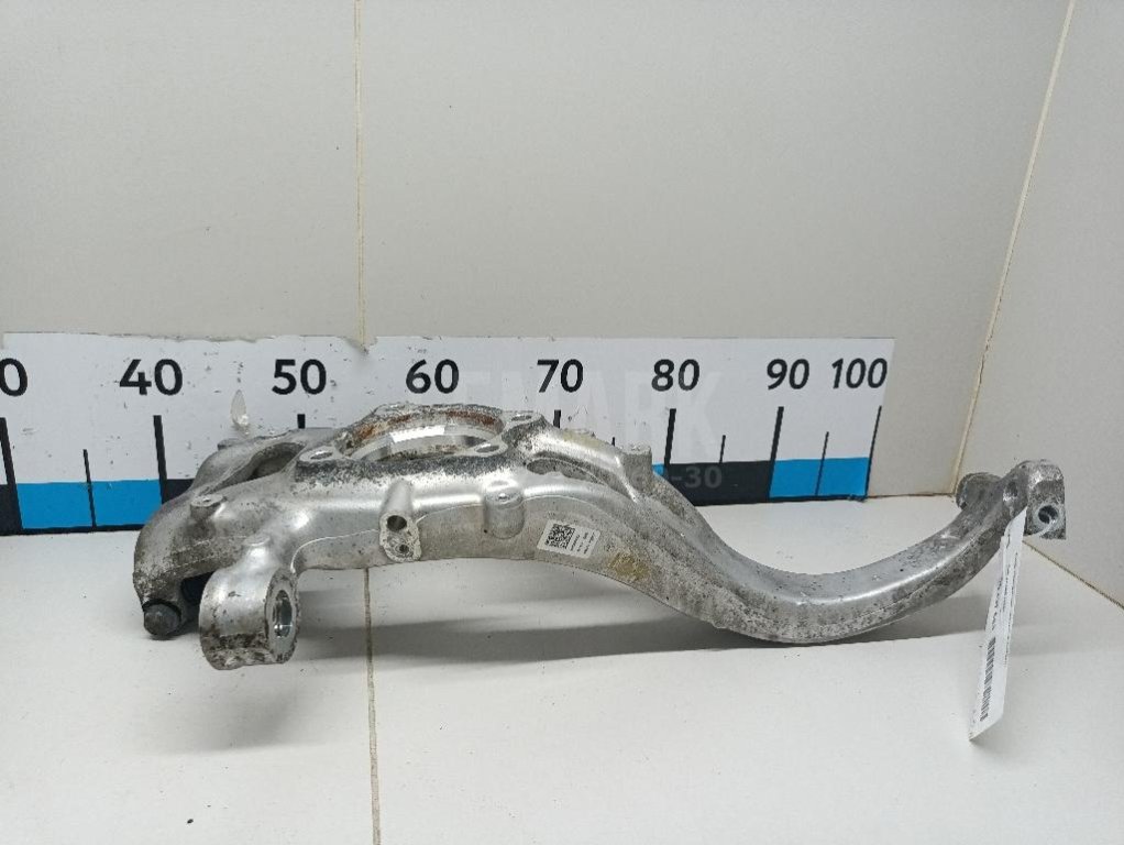 Кулак поворотный передний правый