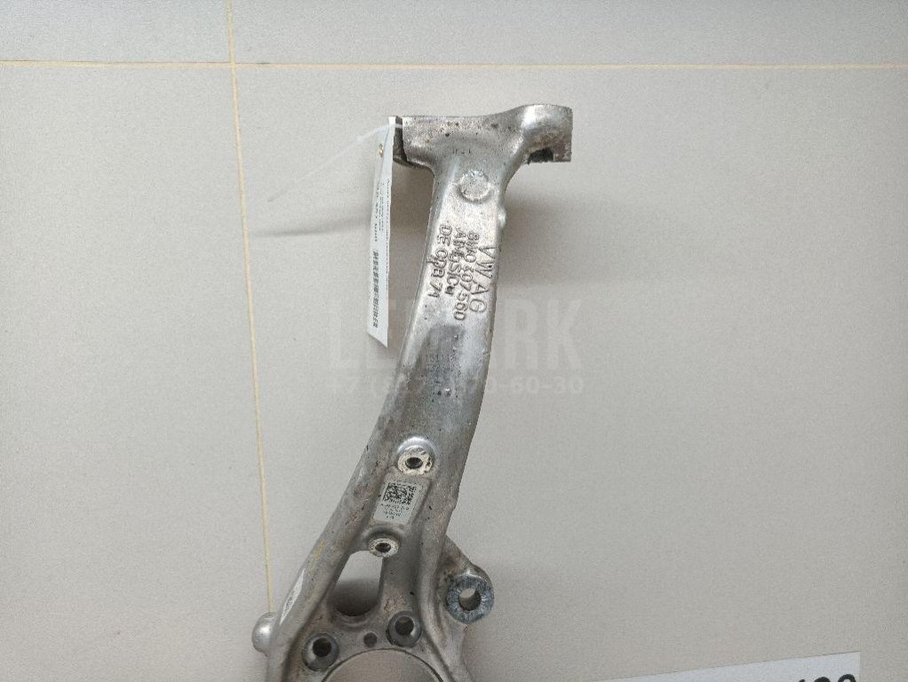 Кулак поворотный передний правый