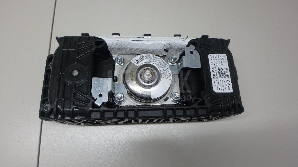 Подушка безопасности пассажирская (в торпедо)