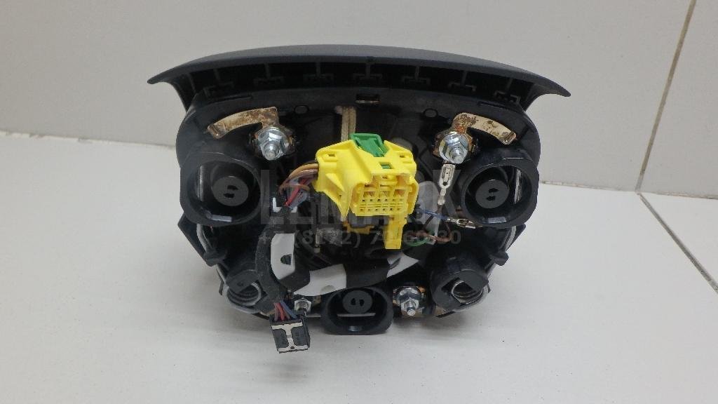 Подушка безопасности в рулевое колесо