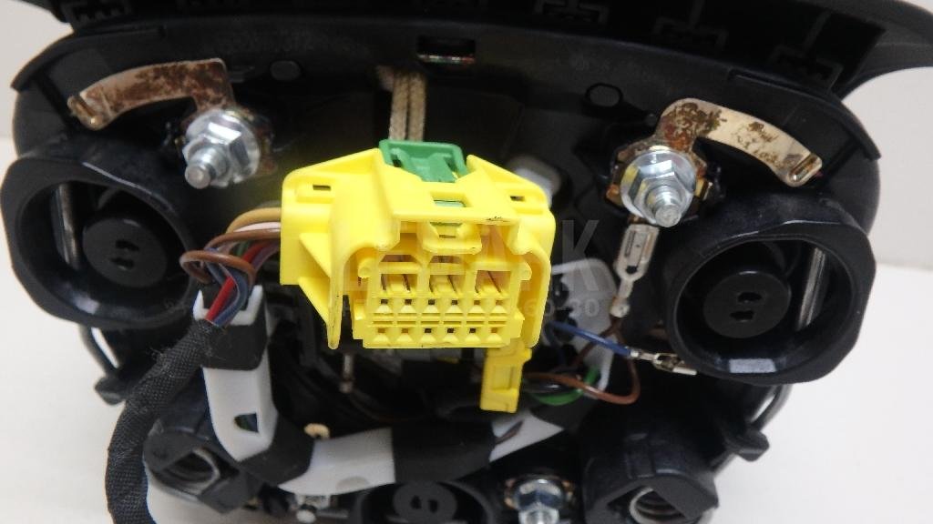 Подушка безопасности в рулевое колесо