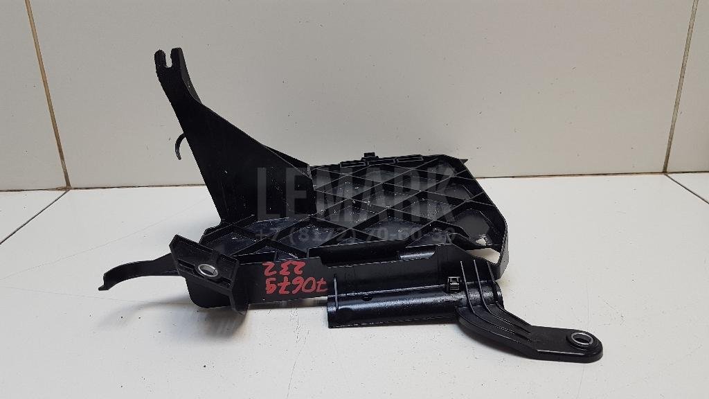 Кронштейн блока управления двигателем для  Audi A5/S5 (F5) 2017