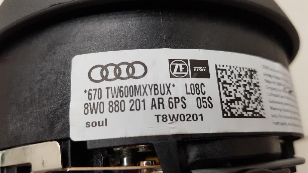 Подушка безопасности в рулевое колесо