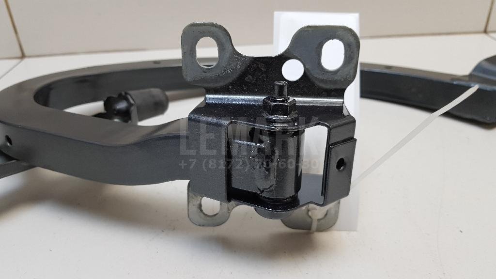 Петля крышки багажника