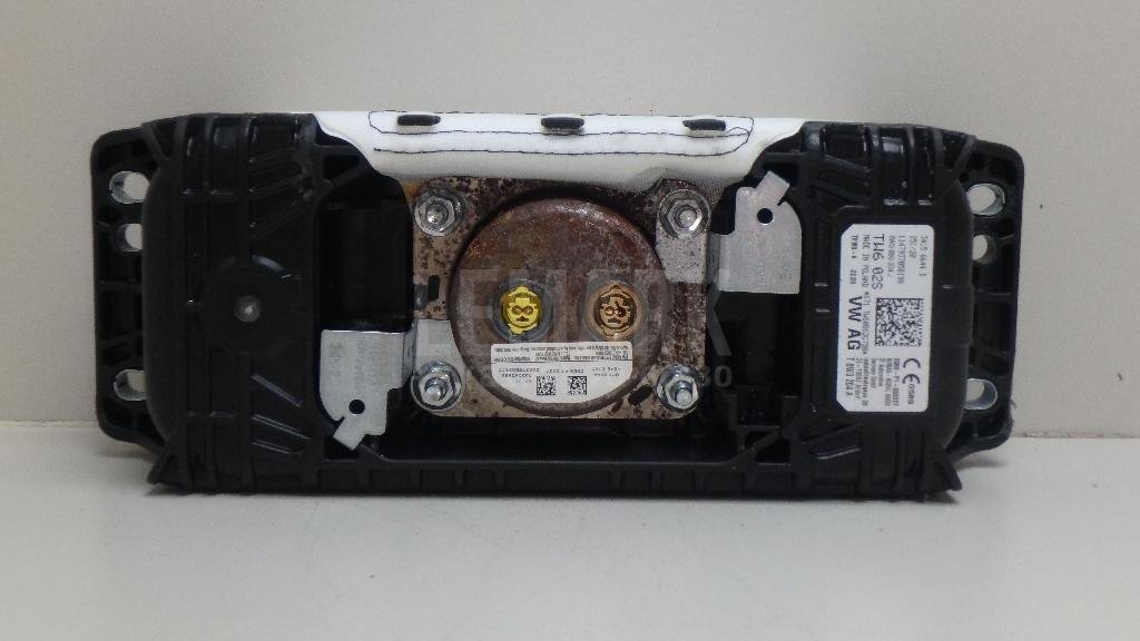 Подушка безопасности пассажирская (в торпедо)