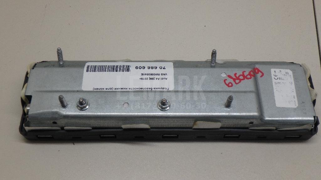 Подушка безопасности нижняя (для колен)