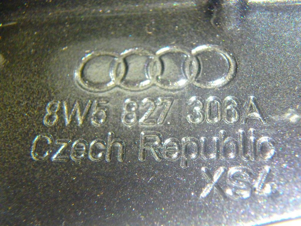 Петля крышки багажника