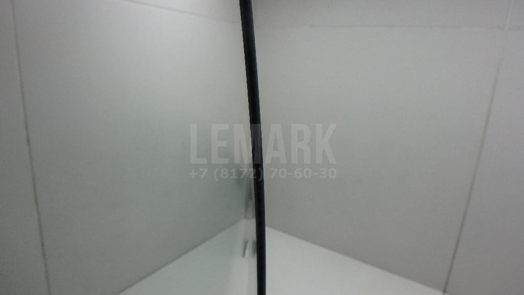 Стекло двери передней правой