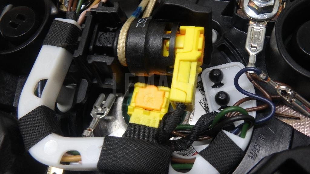 Подушка безопасности в рулевое колесо