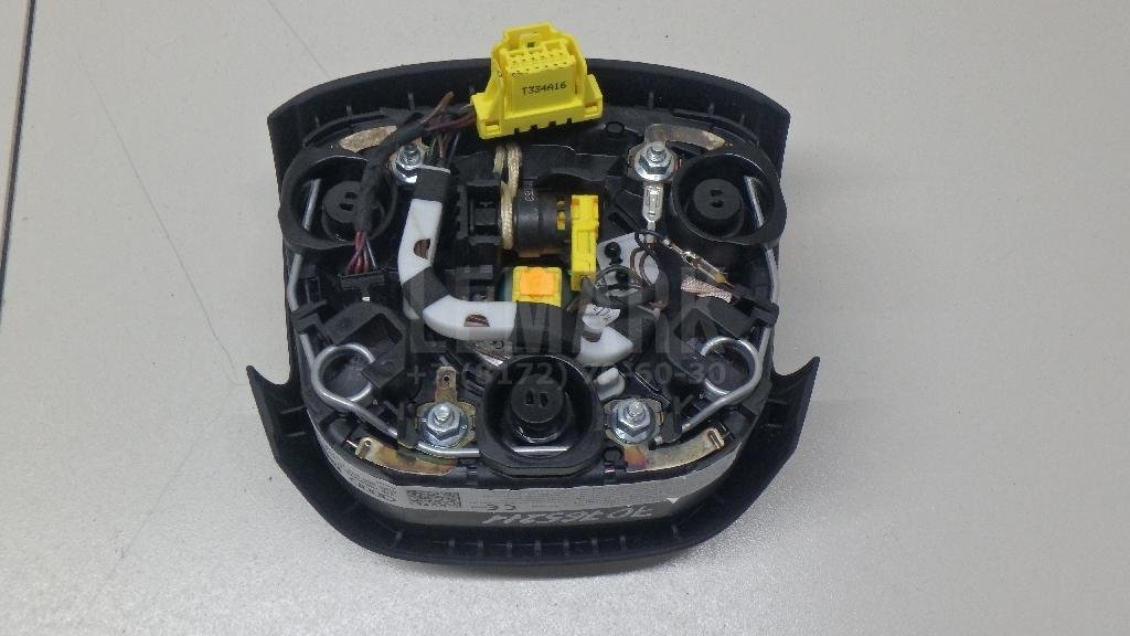 Подушка безопасности в рулевое колесо