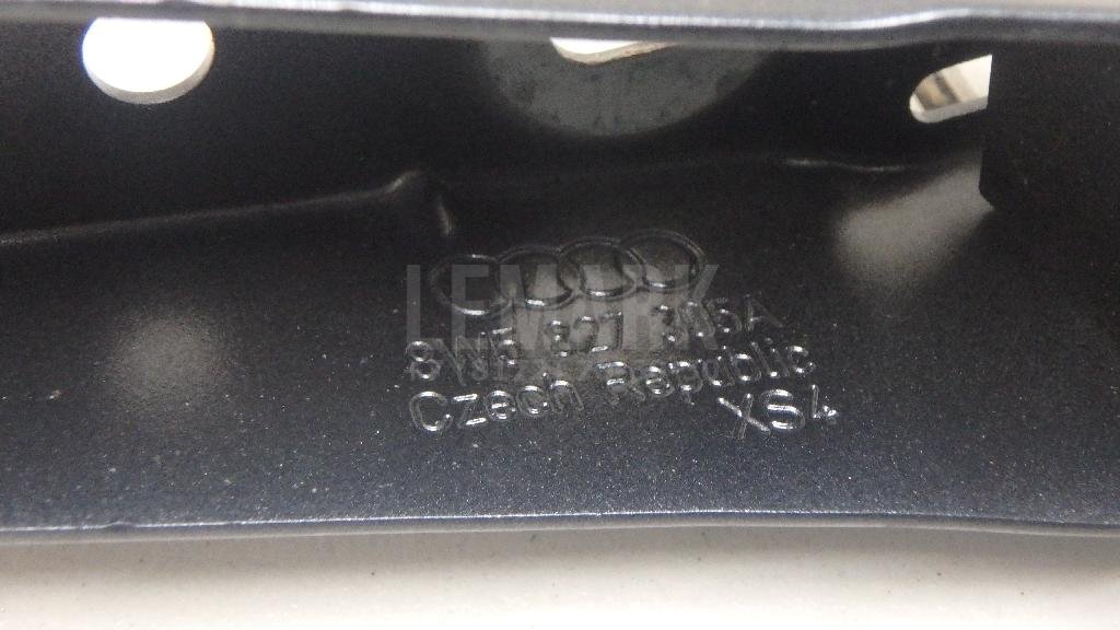 Петля крышки багажника