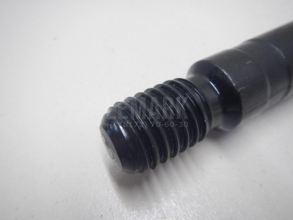 Крюк буксировочный