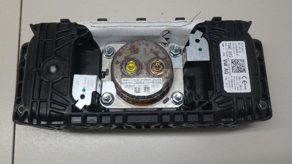 Подушка безопасности пассажирская (в торпедо)