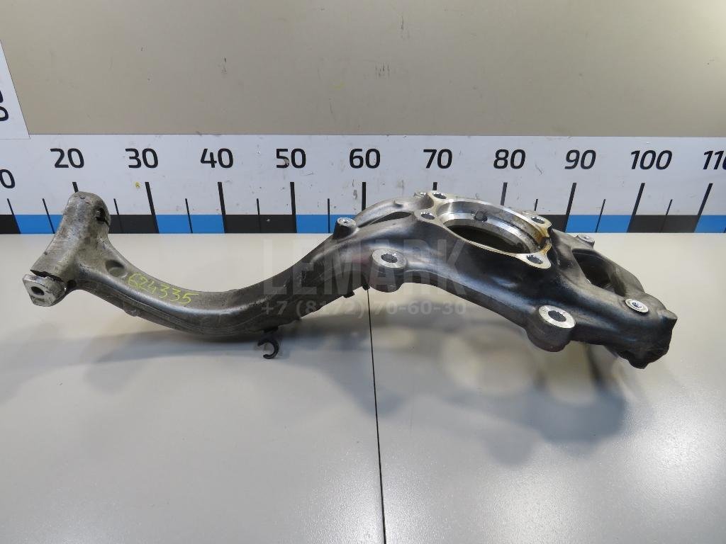 Кулак поворотный передний правый