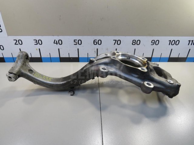 Кулак поворотный передний правый