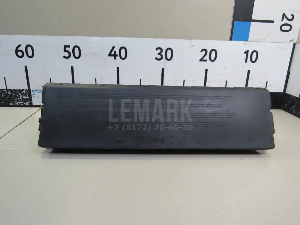 Подушка безопасности нижняя (для колен)