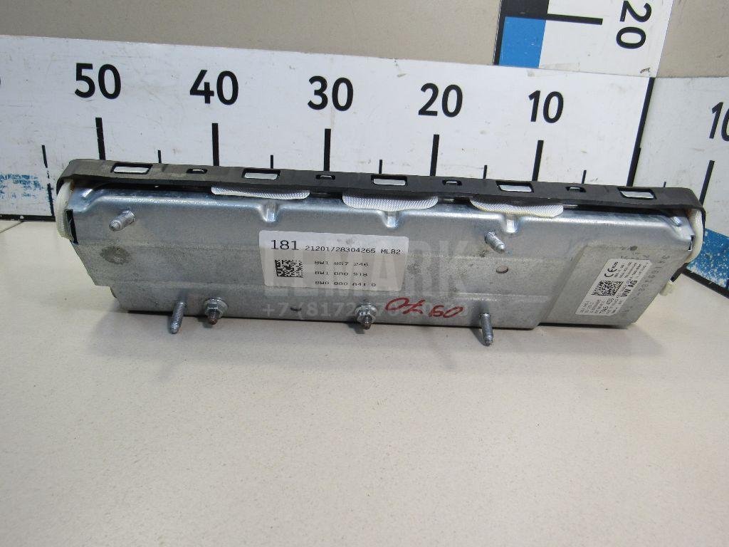 Подушка безопасности нижняя (для колен)