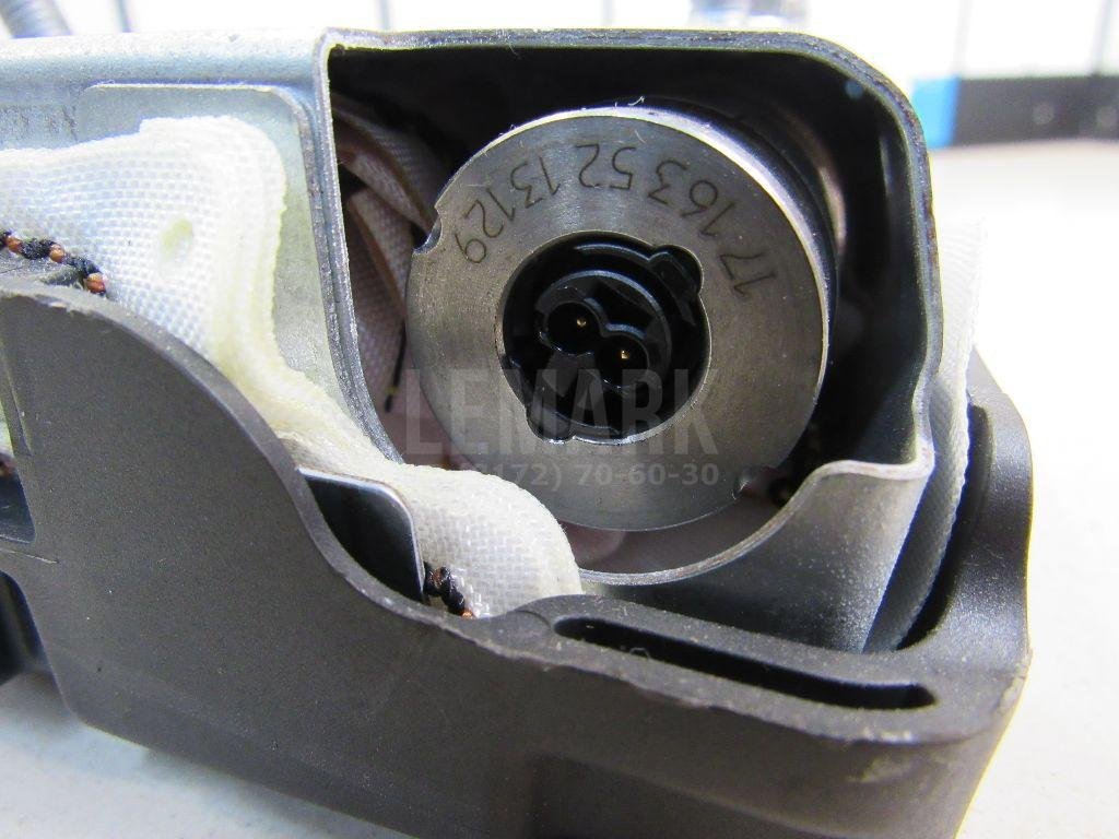 Подушка безопасности нижняя (для колен)