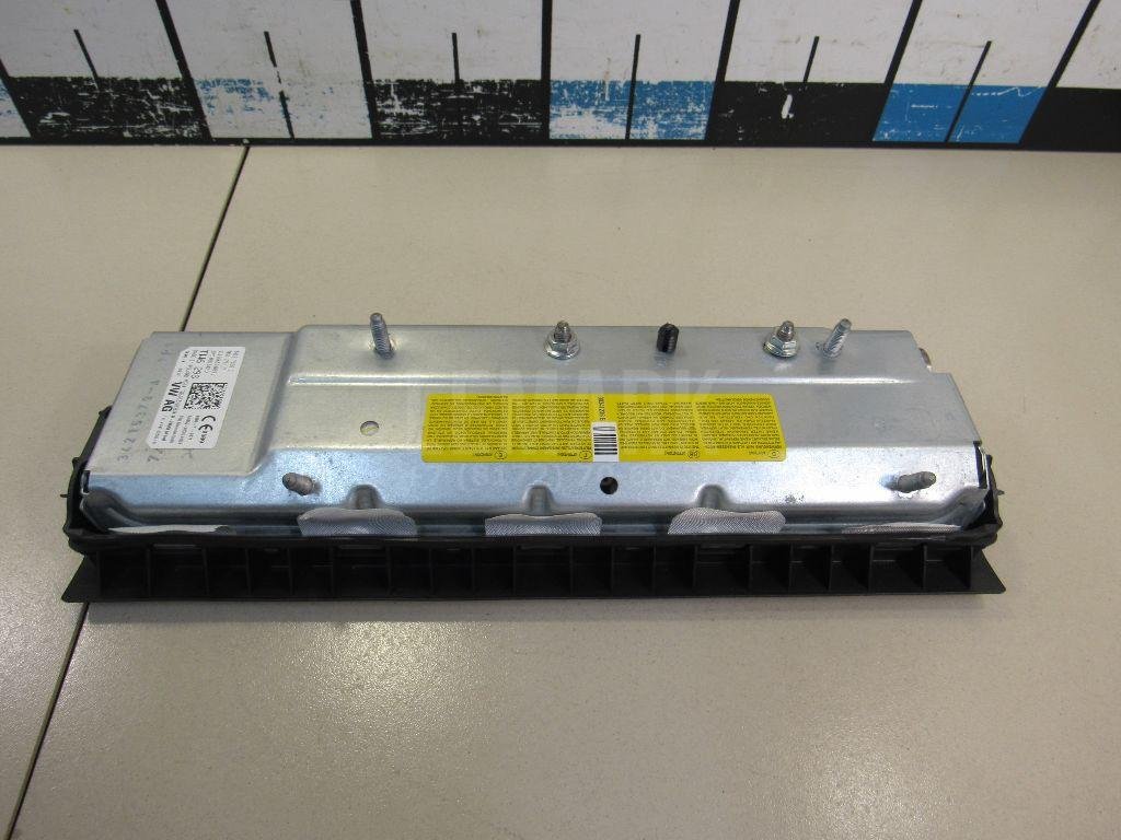 Подушка безопасности нижняя (для колен)