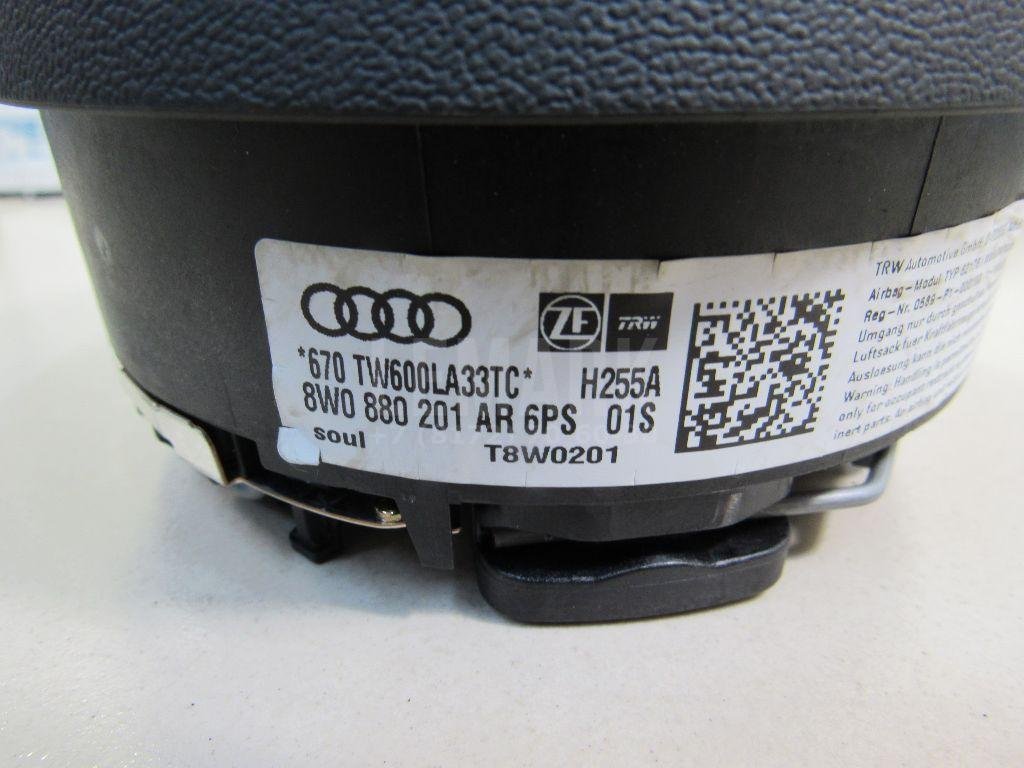 Подушка безопасности в рулевое колесо