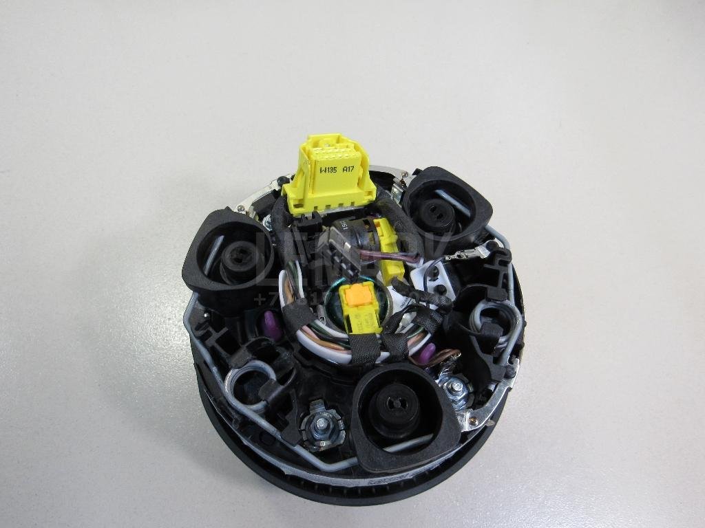 Подушка безопасности в рулевое колесо