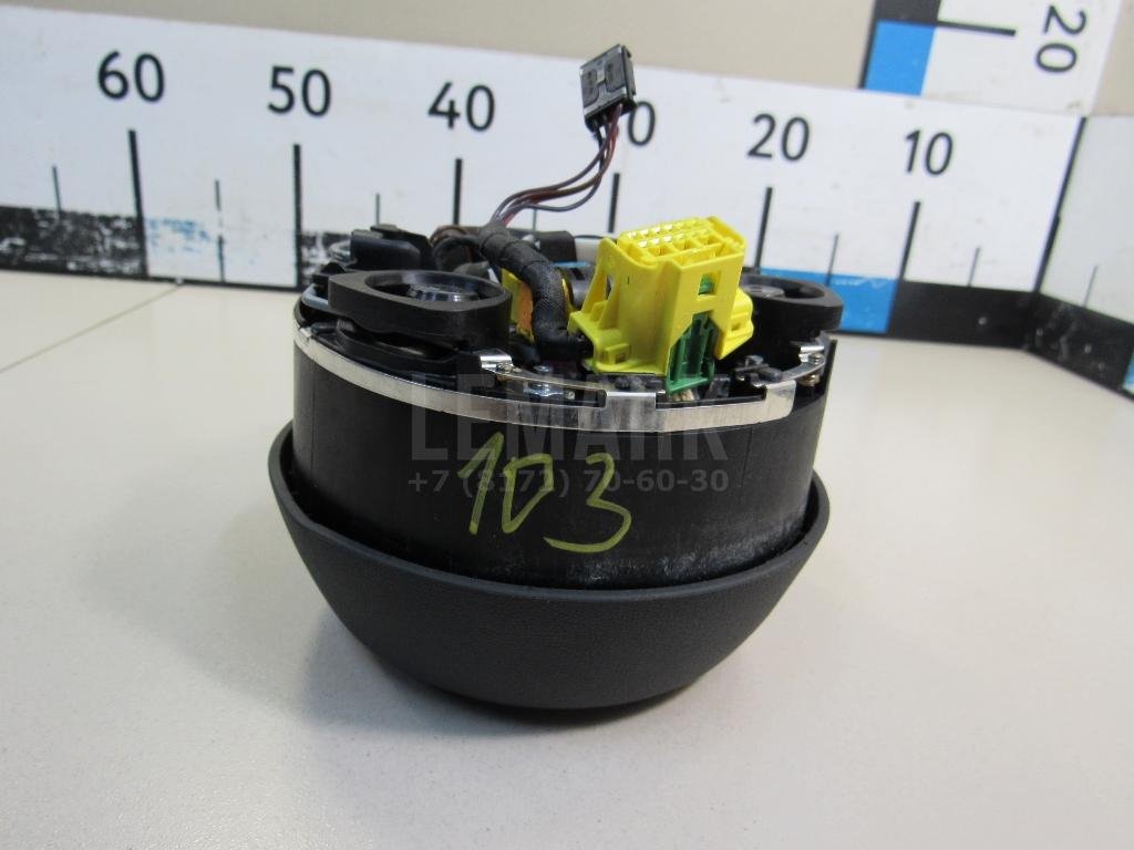 Подушка безопасности в рулевое колесо