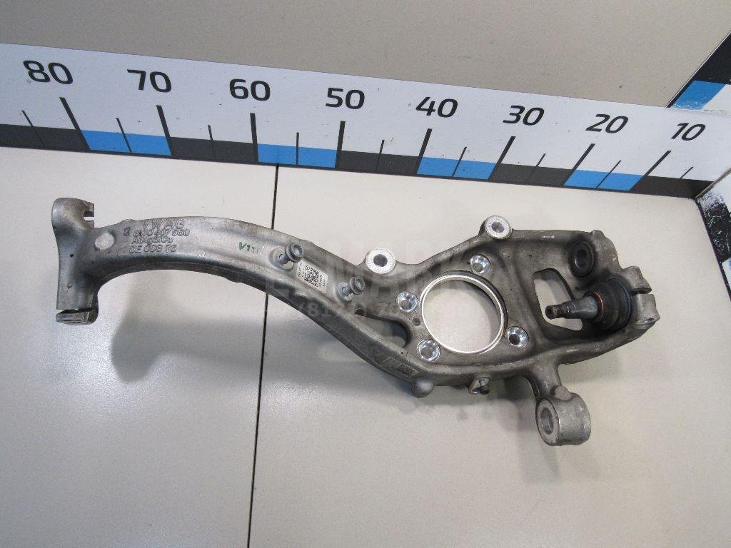 Кулак поворотный передний правый