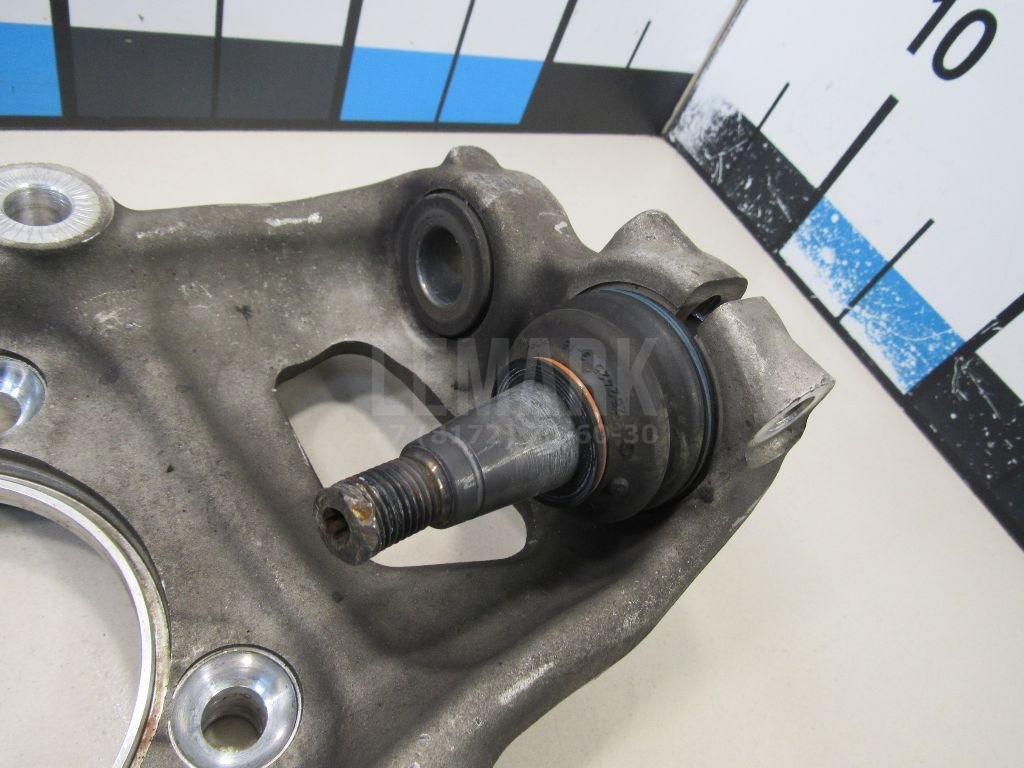 Кулак поворотный передний правый