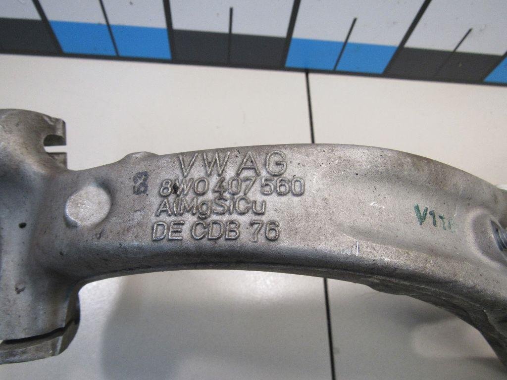 Кулак поворотный передний правый