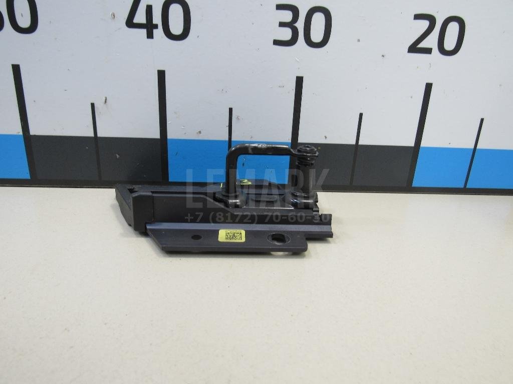 Ответная часть замка капота