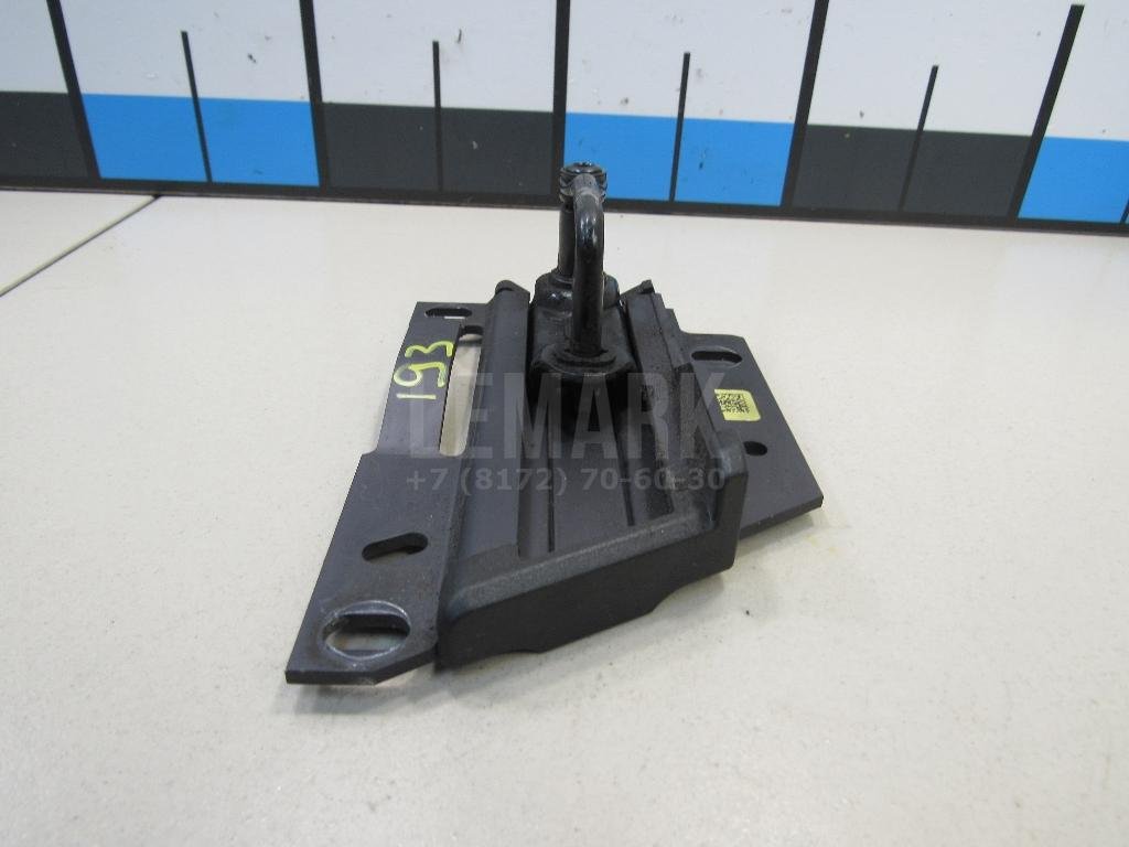 Ответная часть замка капота