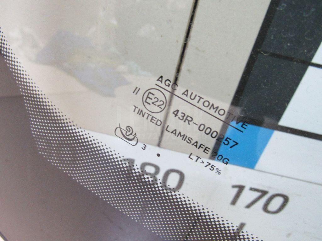 Стекло лобовое (ветровое)