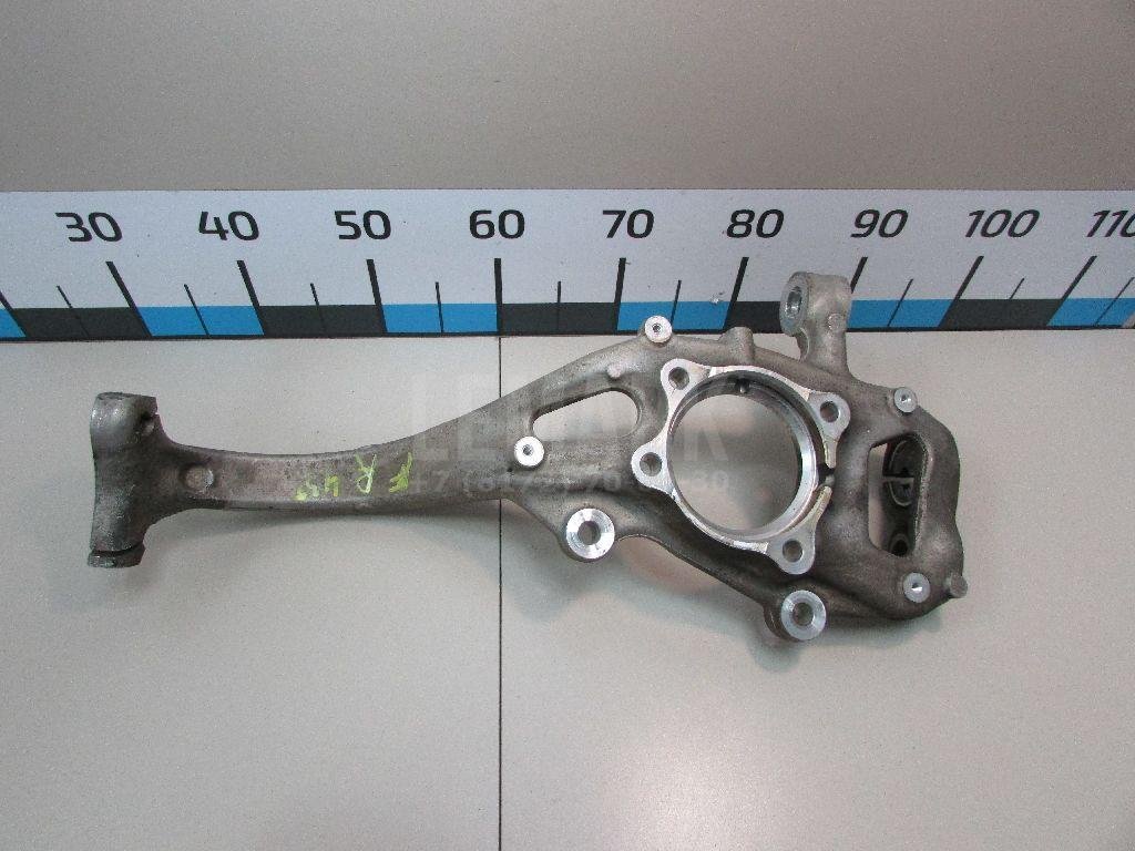 Кулак поворотный передний правый