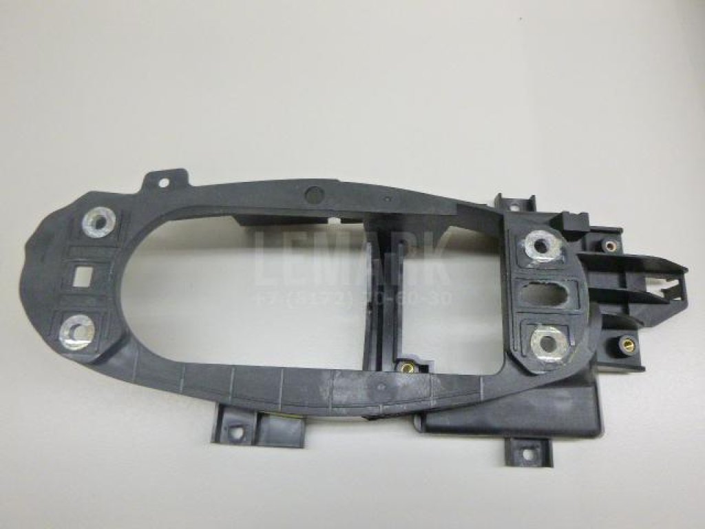 Кронштейн крепления подлокотника