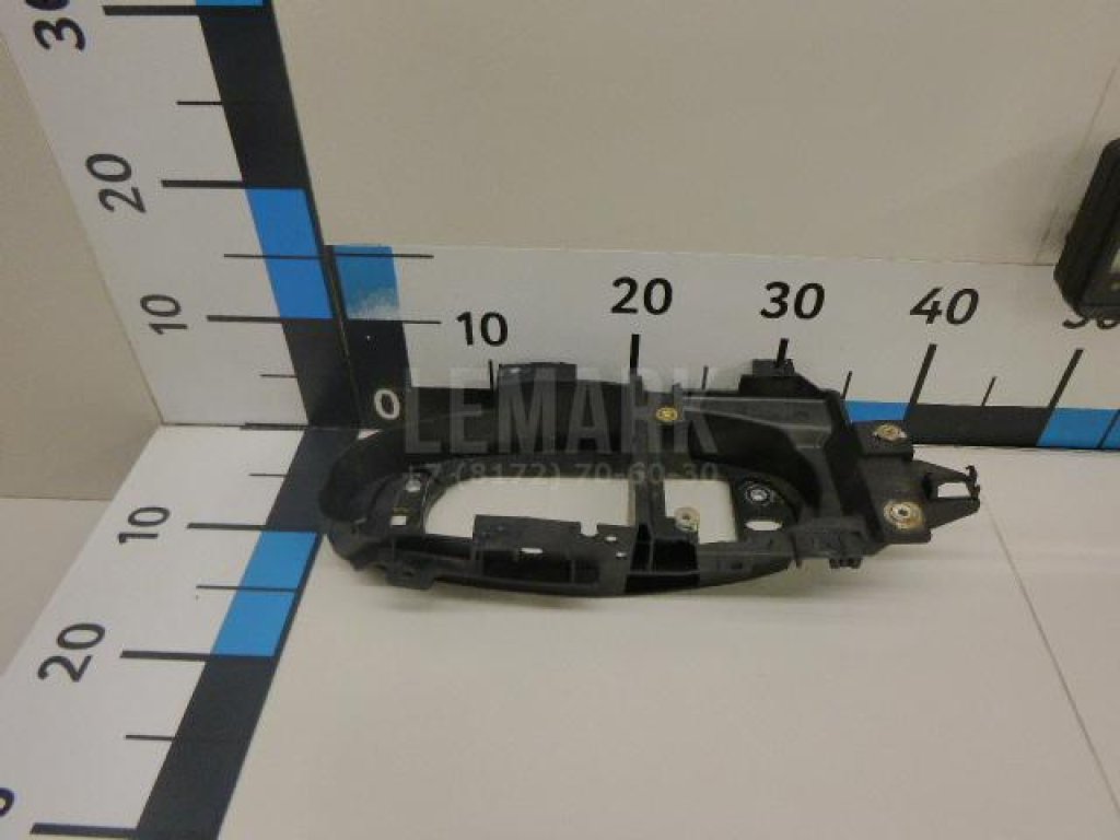 Кронштейн крепления подлокотника