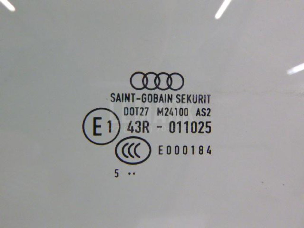 Стекло двери передней левой